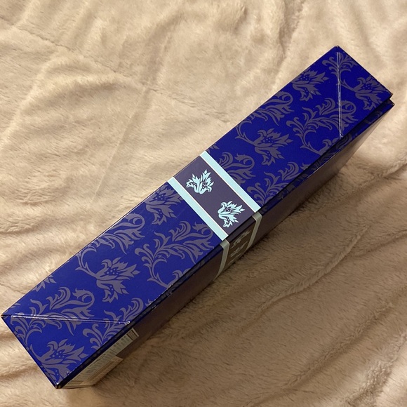 NRFB Vintage 1995 AVON ~ Winter Velvet Barbie Doll ❄️ - Picture 11 of 12